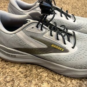 Brooks Light Gray Running Shoes with Black Accents